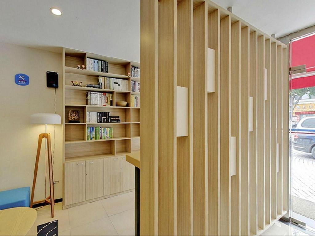 Hanting Hotel Shanghai Babaiban Pudian Road Subway Station Bagian luar foto