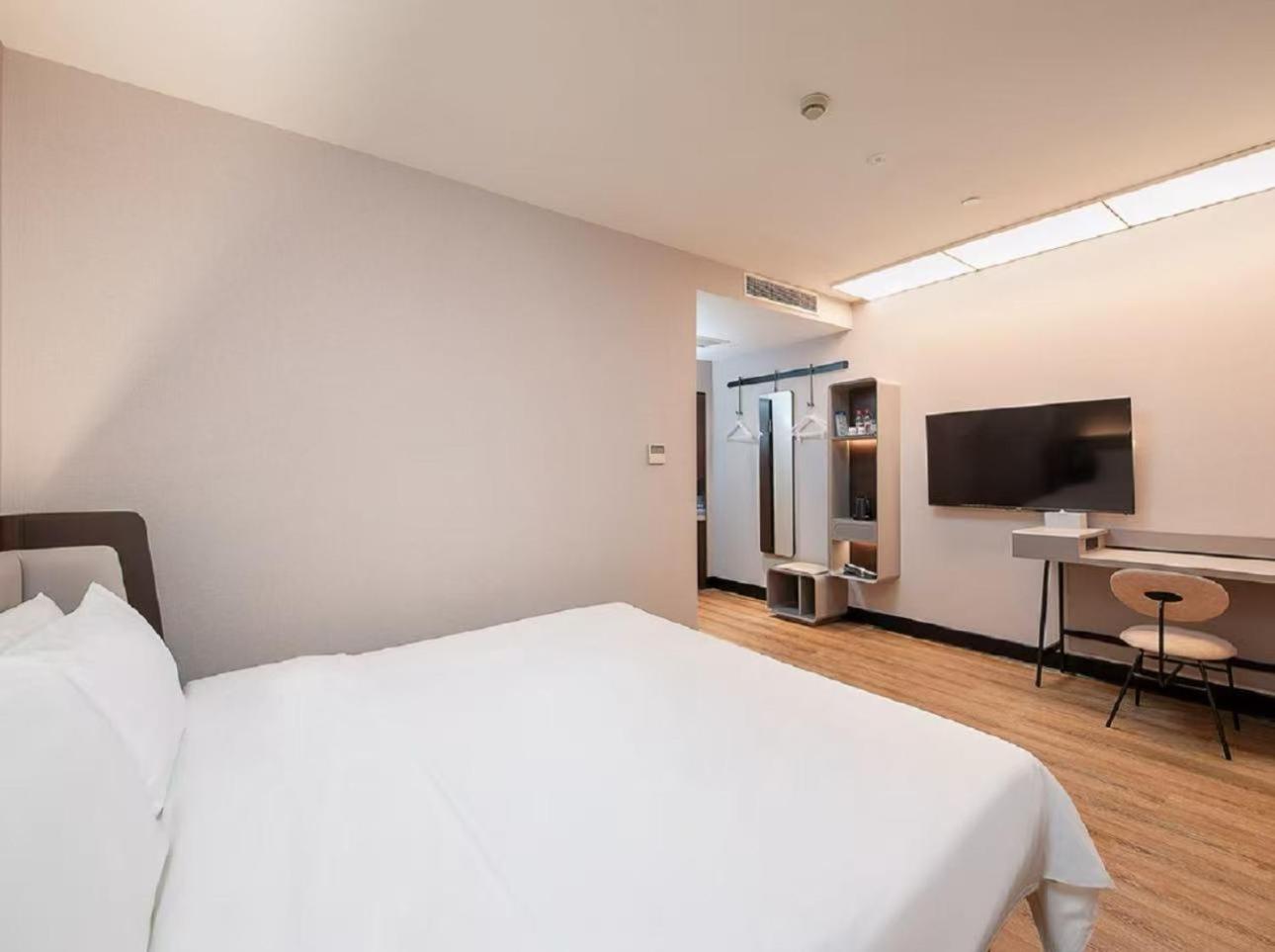 Hanting Hotel Shanghai Babaiban Pudian Road Subway Station Bagian luar foto