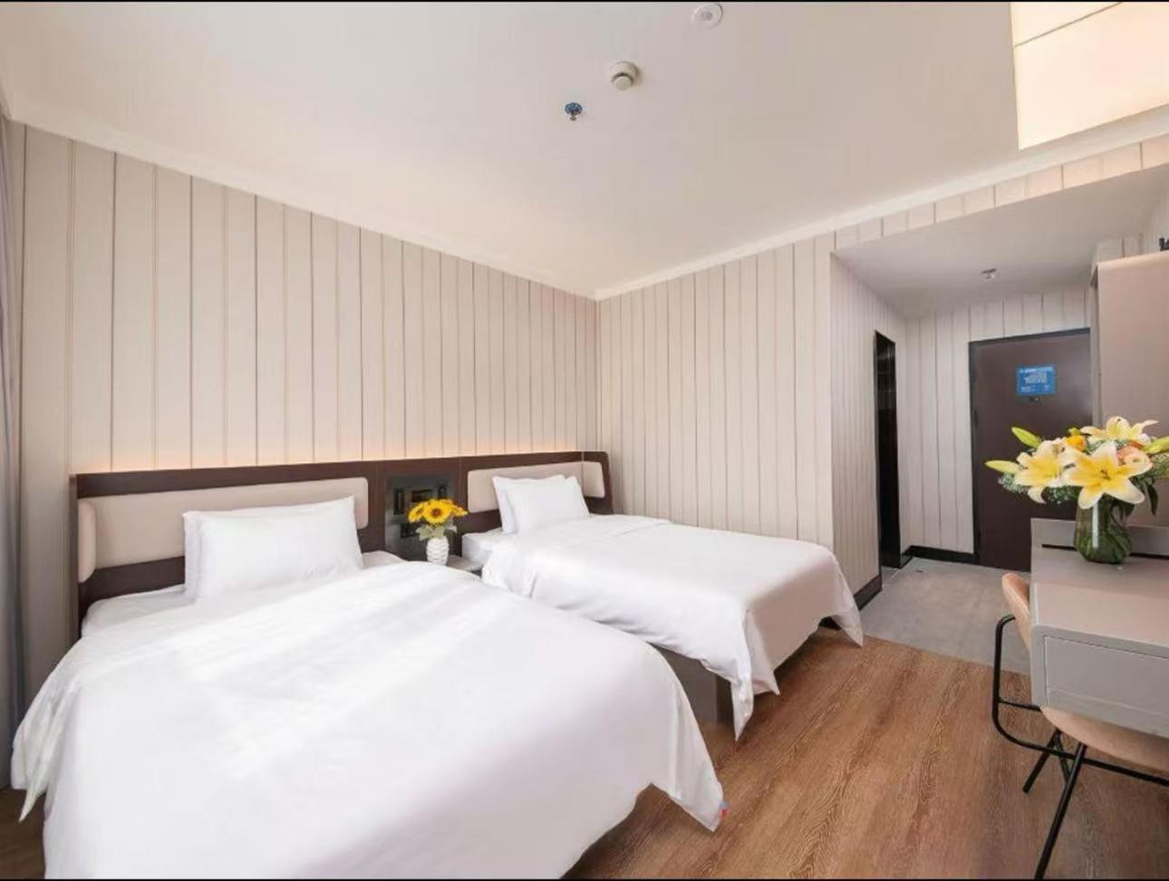 Hanting Hotel Shanghai Babaiban Pudian Road Subway Station Bagian luar foto