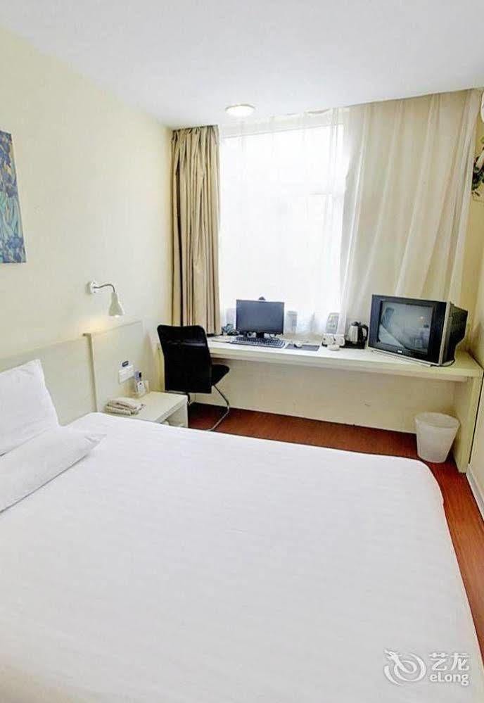 Hanting Hotel Shanghai Babaiban Pudian Road Subway Station Bagian luar foto