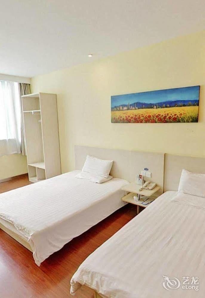 Hanting Hotel Shanghai Babaiban Pudian Road Subway Station Bagian luar foto